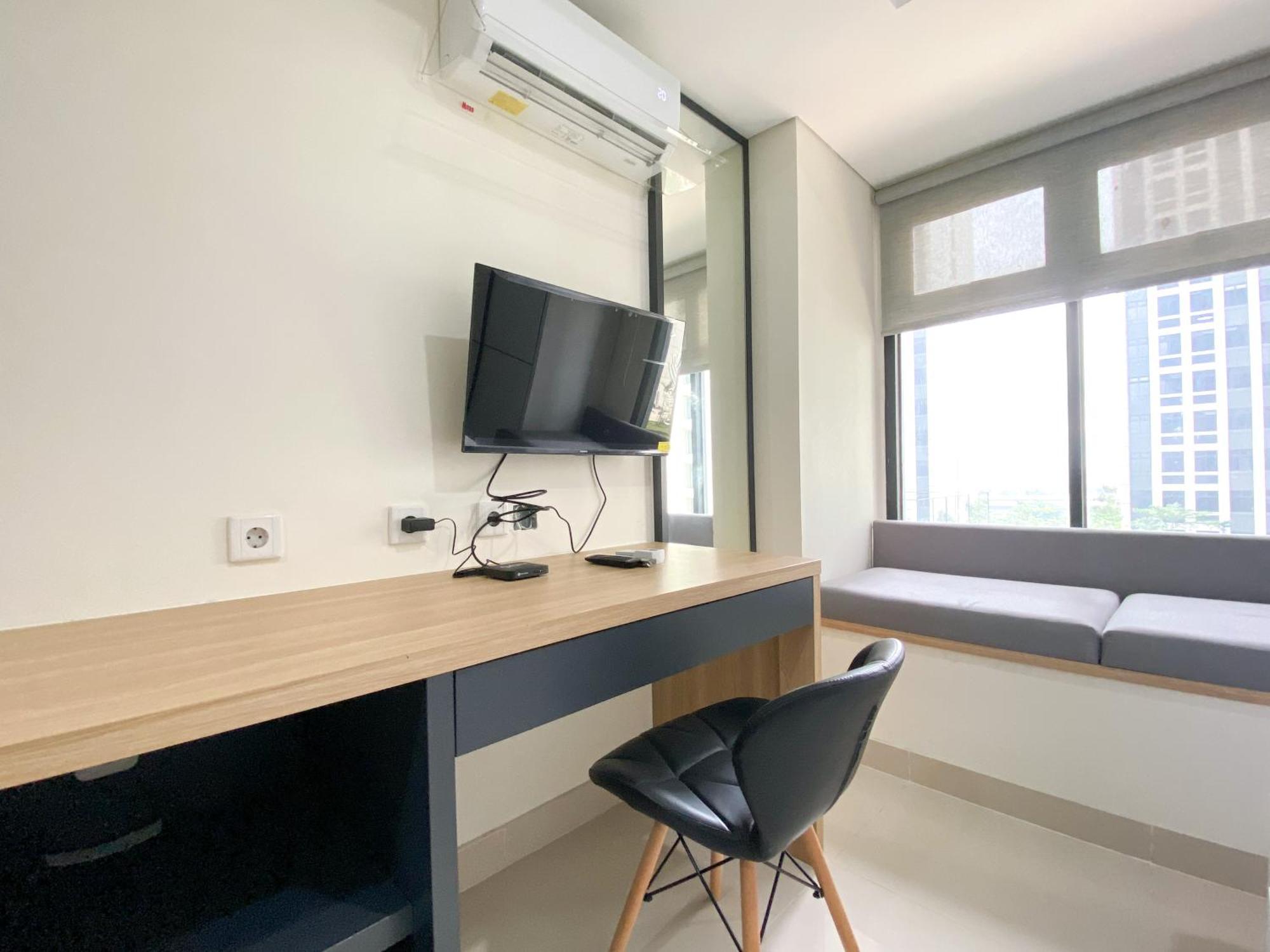 Cozy And Minimalist At Pollux Chadstone By Travelio * Bekasi