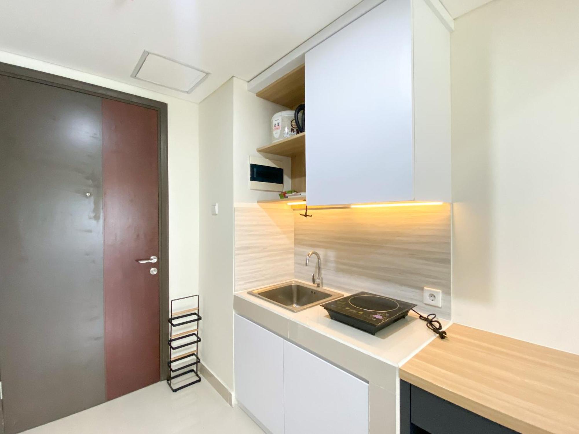 Cozy And Minimalist At Pollux Chadstone By Travelio Apartemen Bekasi